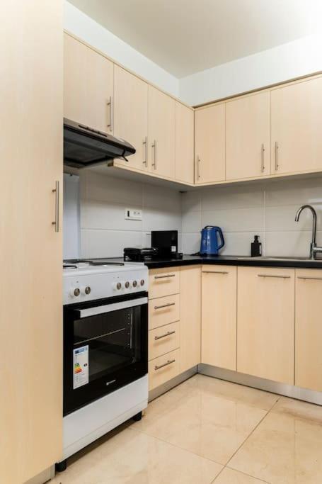 Apartment At Ano Glifada. アテネ エクステリア 写真